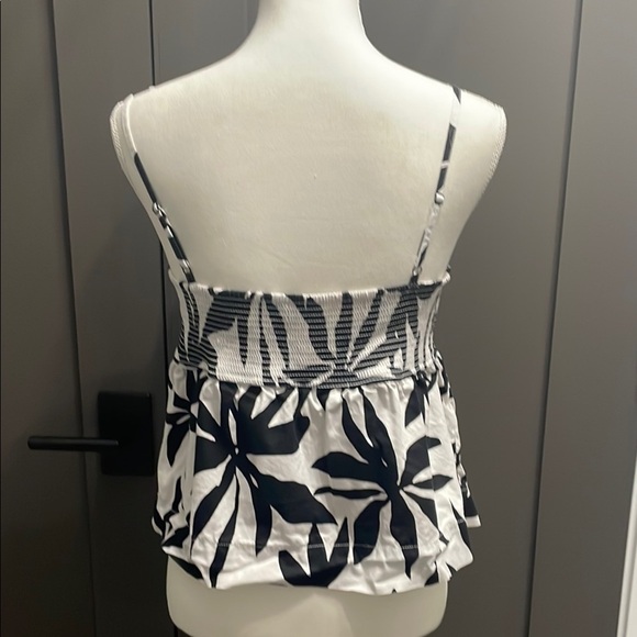 Free Asembly Black and White Floral Women's Top - Picture 5 of 8